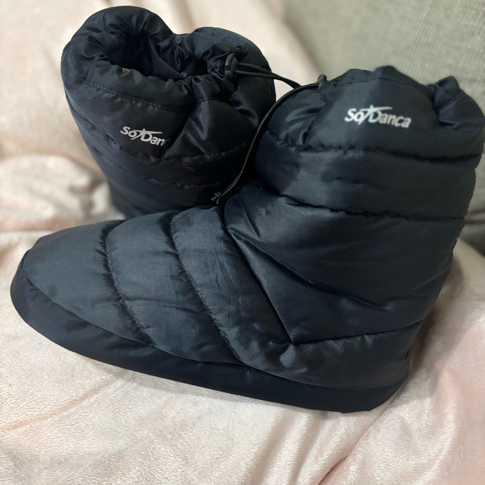 Soybanca Women's Black Quilted Slippers